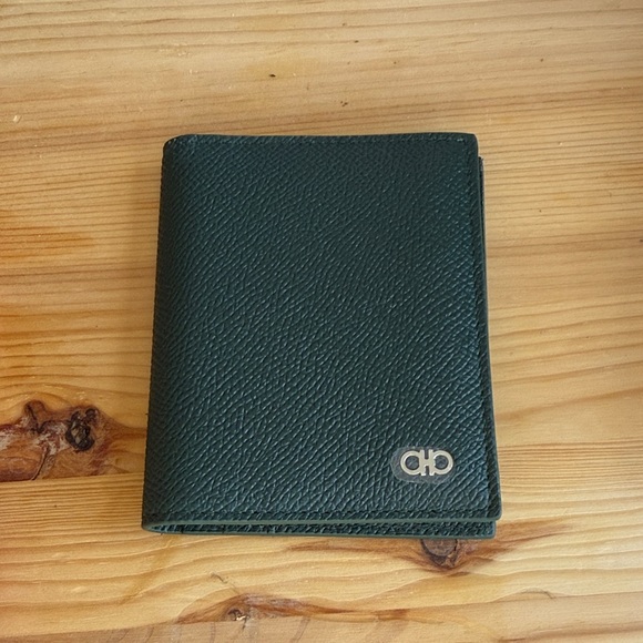 Authentic Salvatore Ferragamo Gancini leather card holder - Picture 4 of 8